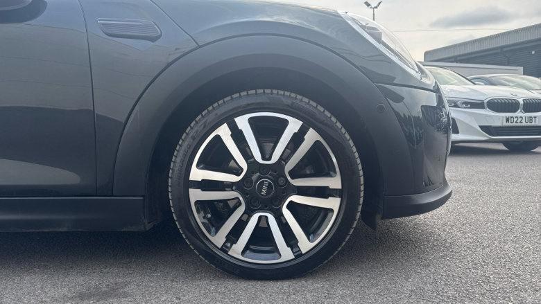 MINI Hatchback 1.5 Cooper Exclusive 5dr Auto Petrol Hatchback